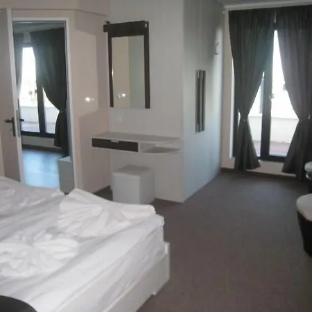 فندق Milano 3*