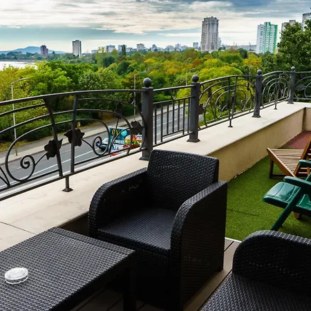 Milano 3* بورغاس