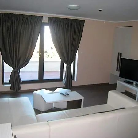 Milano 3* بورغاس