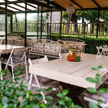 Milano 3* بورغاس