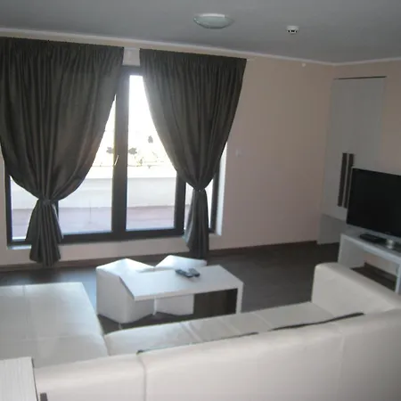 Milano 3* بورغاس